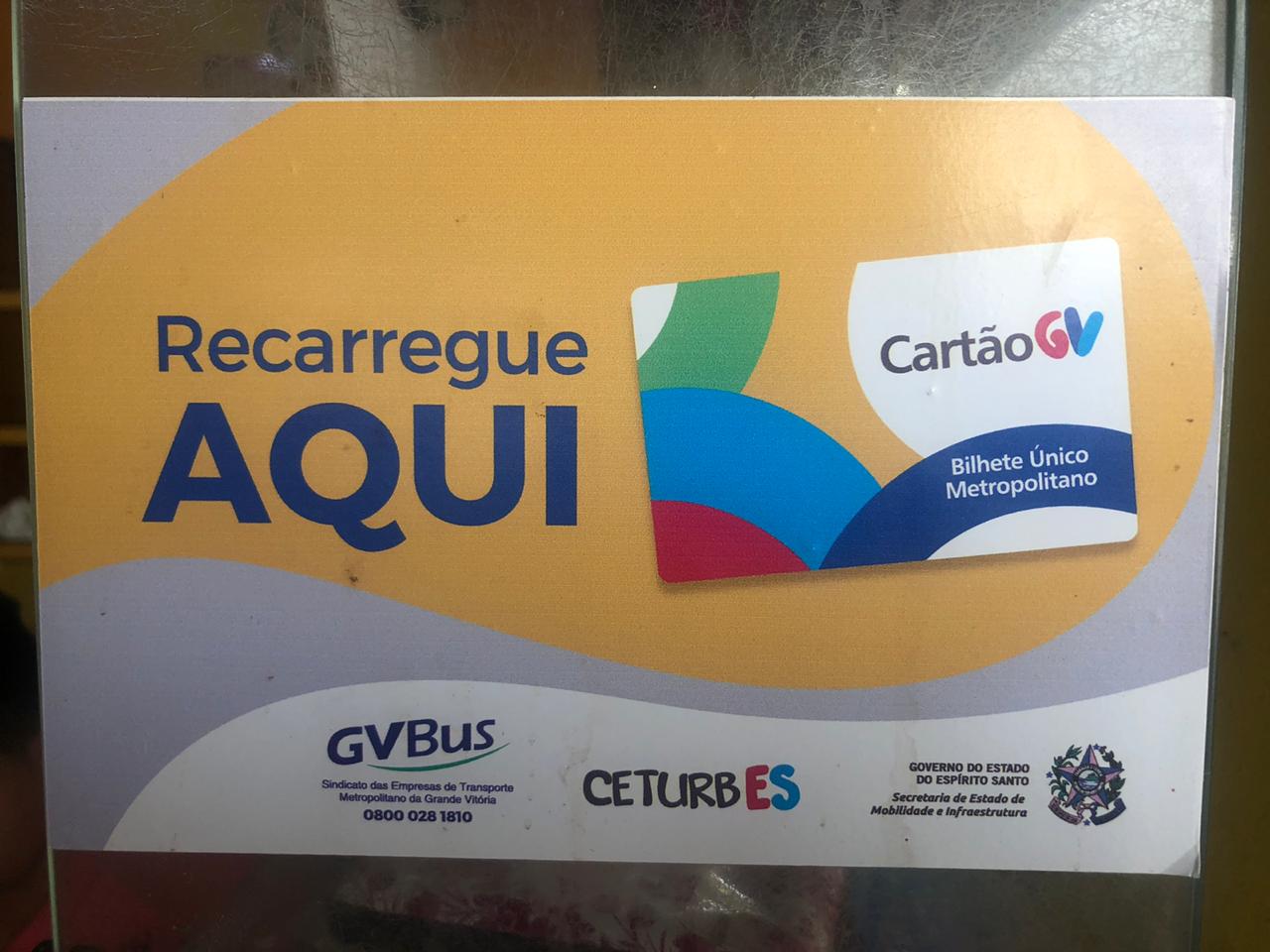 Estabelecimentos comerciais, como farmácias e lojas de outros tipos de serviços, fazem parta da nossa rede credenciada. Veja como entrar para o nosso time de parceiros e conheça as demais opções para compra e recarrega do bilhete único, como a Loja do GVbus localizada no Campus da Ufes de Maruípe, em Vitória.