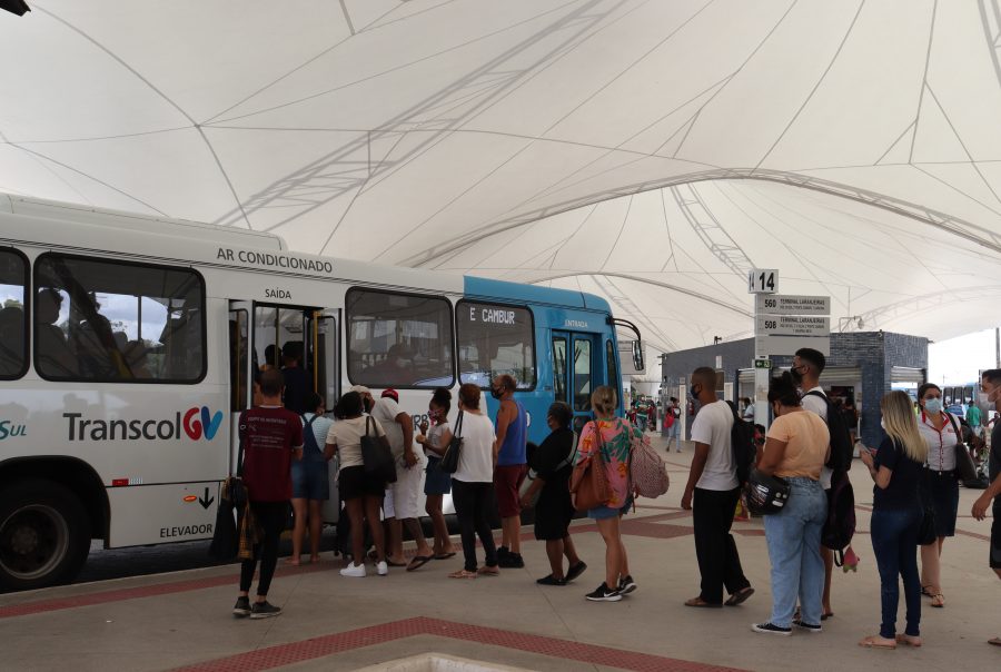 Além de ser uma das maneiras mais eficazes de otimizar o uso do espaço urbano, optar pelo ônibus é pensar no planeta