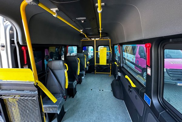 Todas as 30 vans previstas para serem entregues este ano já estão em operação. Mais moderno, confortável e eficiente, o serviço já trouxe resultados positivos, como a redução de meia hora no tempo das viagens.
