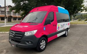Van adaptada para cadeirantes e pessoas com mobilidade reduzida fará o trajeto ida e volta, com partidas do CEET Vasco Coutinho até o Parque da Prainha. Serviço é ofertado de forma gratuita pelo GVBus em todas as edições da festa.
