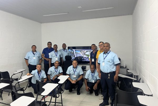 Uso de simuladores de direção para capacitar motoristas coloca as empresas operadoras do Sistema Transcol em evidência no cenário nacional quando o assunto é direção segura. A iniciativa tem apresentado resultados tão positivos que foi destaque na Revista NTUrbano, da Associação Nacional das Empresas de Transportes Urbanos (NTU).