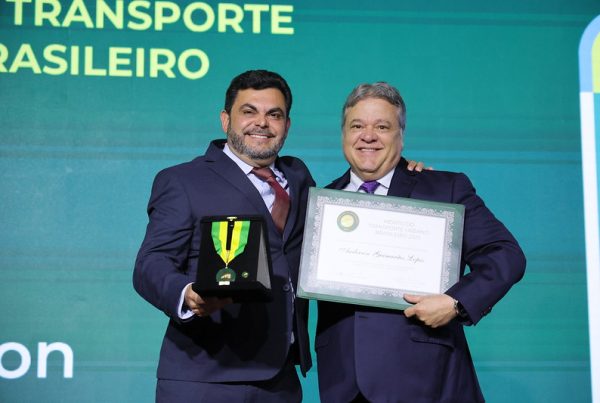 Realizado em Brasília, o evento contou com a participação especial do membro do comitê executivo do GVBus, Murilo Lara, em painel sobre inovação e tecnologia no transporte coletivo, além da entrega da Medalha do Mérito do Transporte Urbano Brasileiro a Anderson Guimarães Lopes, que também representa o Sistema Transcol.