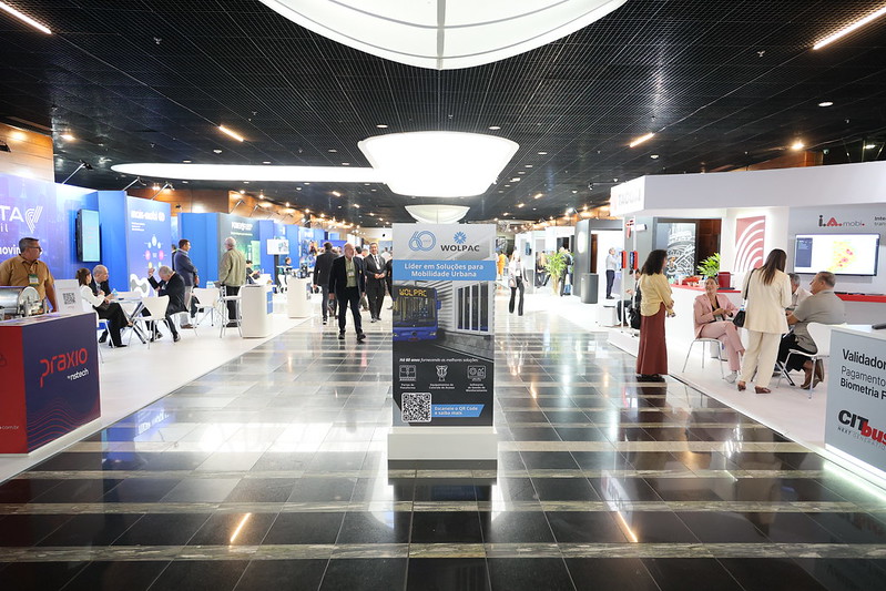 Realizado em Brasília, o evento contou com a participação especial do membro do comitê executivo do GVBus, Murilo Lara, em painel sobre inovação e tecnologia no transporte coletivo, além da entrega da Medalha do Mérito do Transporte Urbano Brasileiro a Anderson Guimarães Lopes, que também representa o Sistema Transcol.