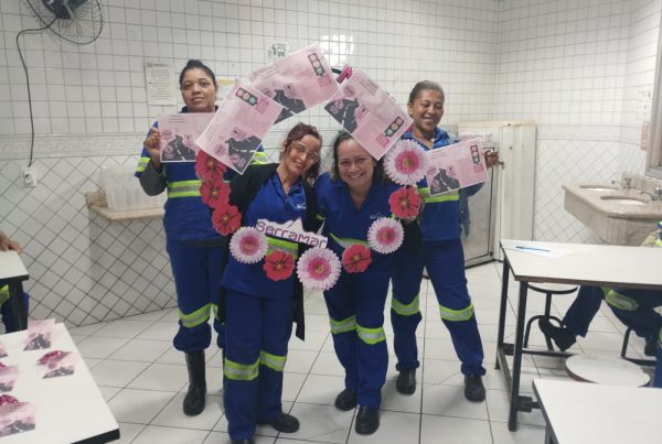 No mês da conscientização sobre o câncer de mama, empresas do Sistema Transcol realizam ações voltadas às colaboradoras para reforçar a importância do autocuidado. Nas redes do GVBus, a campanha também alcança as passageiras. Estimativa é de 73 mil novos casos da doença por ano no Brasil, segundo o INCA.