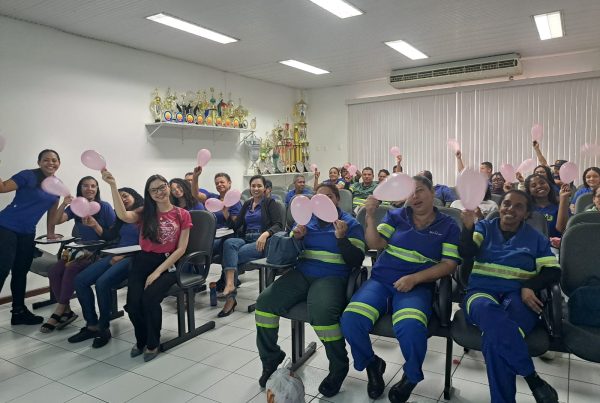 No mês da conscientização sobre o câncer de mama, empresas do Sistema Transcol realizam ações voltadas às colaboradoras para reforçar a importância do autocuidado. Nas redes do GVBus, a campanha também alcança as passageiras. Estimativa é de 73 mil novos casos da doença por ano no Brasil, segundo o INCA.