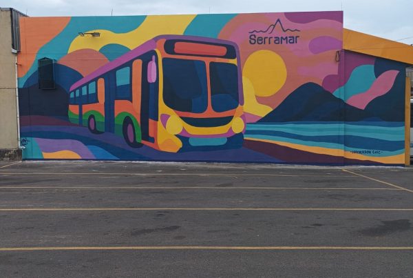 A Serramar Transporte Coletivo revitalizou a garagem em São Diogo, na Serra, com um mural todo feito em graffiti, assinado pelo artista Handerson Chic.