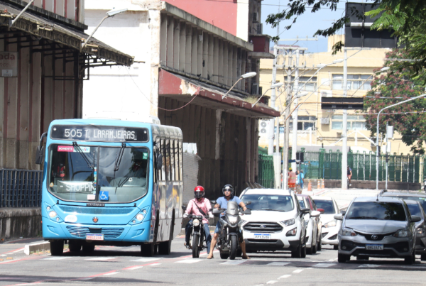 Projeto que moderniza o transporte público já foi aprovado no Senado, está em análise na Câmara e não cria novos impostos, ao contrário do que dizem informações falsas que circulam nas redes sociais.