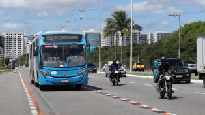 Acidentes com moto geram 473 vezes mais internações do que com ônibus, o que faz do transporte coletivo o meio de se locomover mais seguro