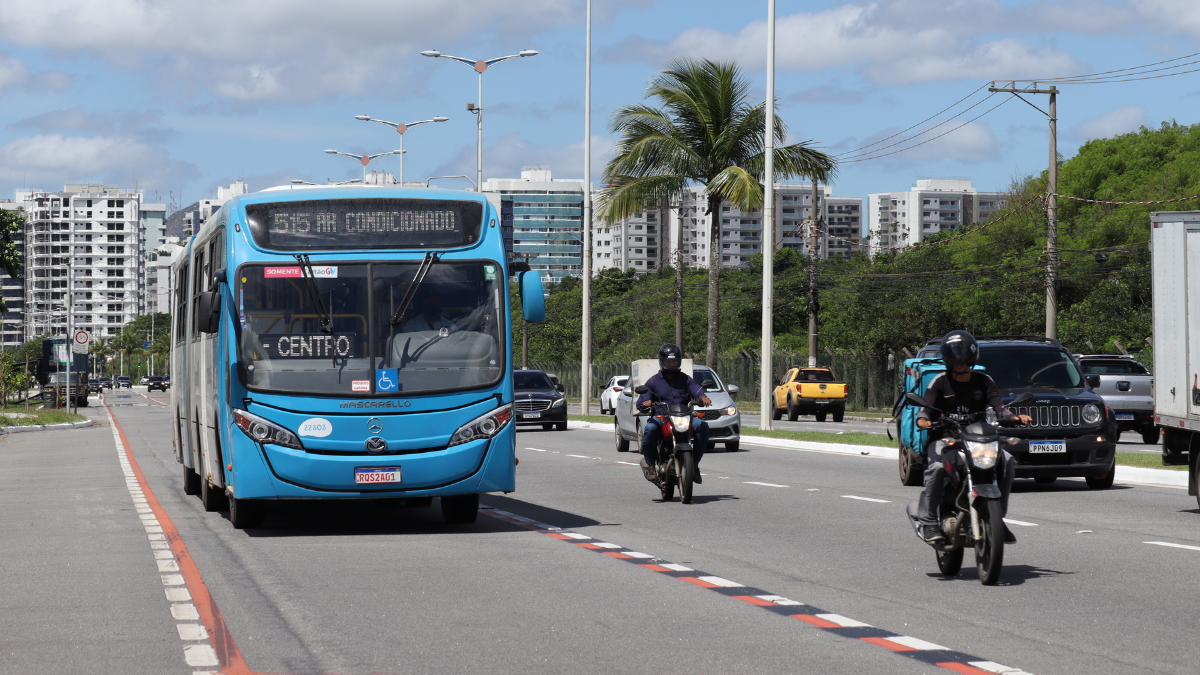 Acidentes com moto geram 473 vezes mais internações do que com ônibus, o que faz do transporte coletivo o meio de se locomover mais seguro