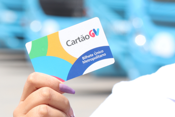 Do aeroporto aos terminais de integração, veja onde comprar ou recarregar o CartãoGV logo na chegada, conheça as opções de recarga pelo celular e aproveite as férias na Grande Vitória com mais praticidade no Sistema Transcol.