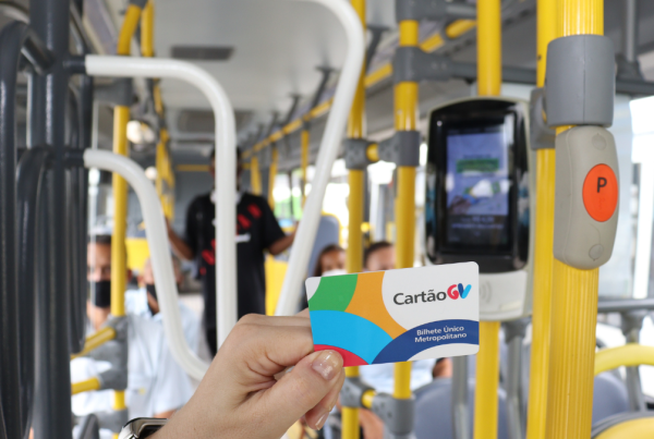 Do dinheiro e dos passes de papel ao pagamento por QR Code. Conheça a evolução da bilhetagem eletrônica e como o CartãoGV transformou a forma de viajar no Sistema Transcol.